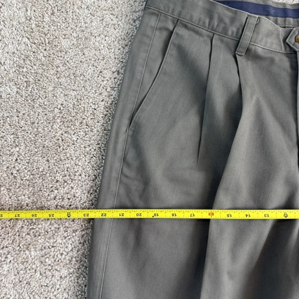 Vintage Dockers Pants Men 36x32 Gray Pleated Twill Classic Fit No Wrinkle Khakis